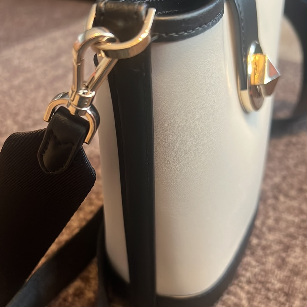 Kate Spade Mini Aubrey Bucket bag. Black and White - Picture 4 of 11